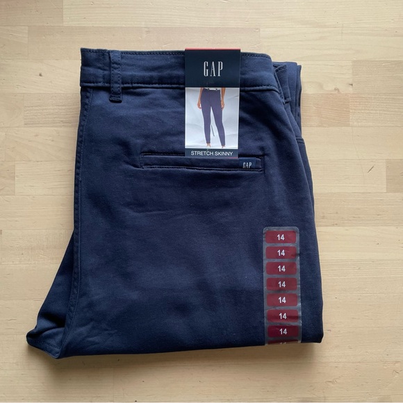 GAP - Picture 3 of 3